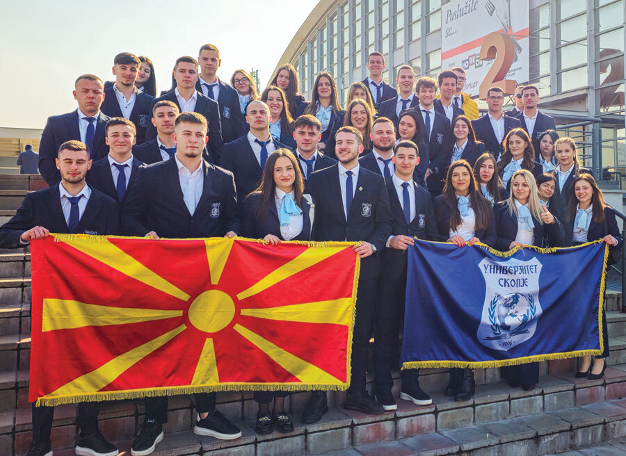 Студентите од Универзитетот Скопје на Меѓународниот саем за туризам во Беград.