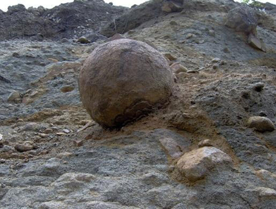 Вулканските бомби, Село Горно Кратово.