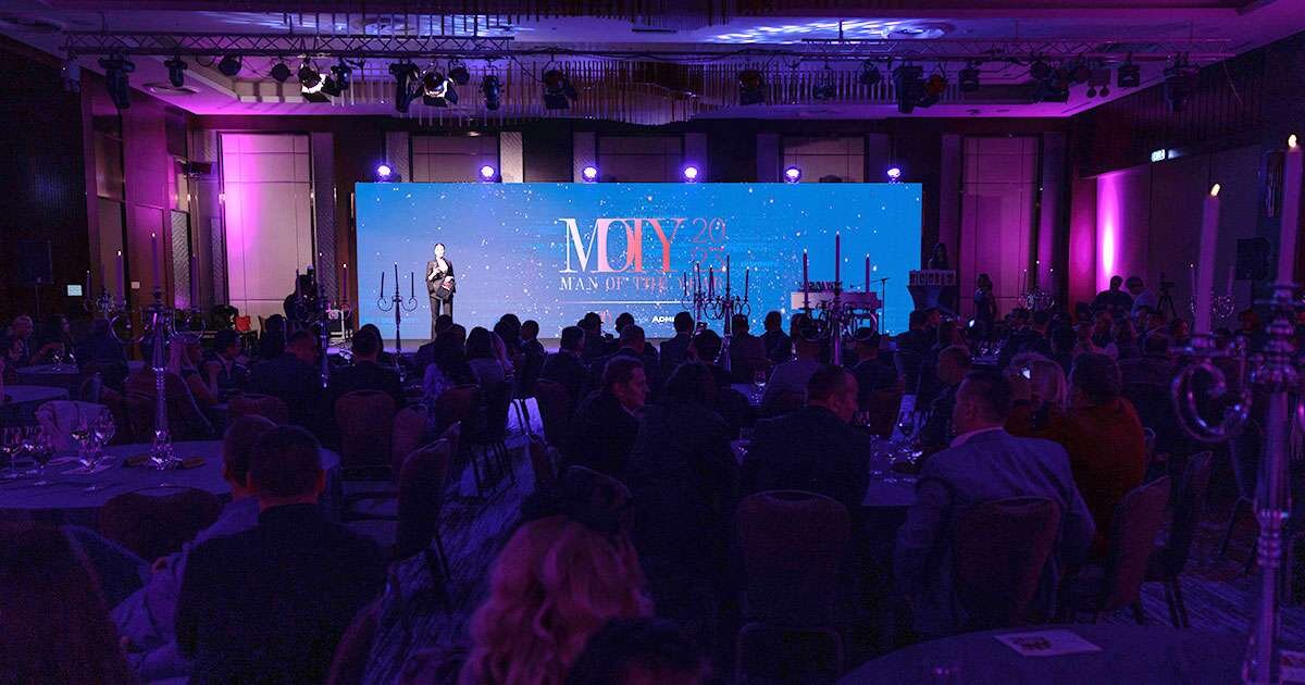 Награда „Маж на годината“ во рацете на Менаџментот на Универзитет - Скопје 