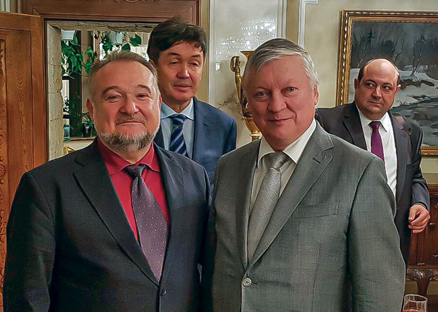 Ѓорчев со светскиот шаховски шампион, Анатолиј Карпов.