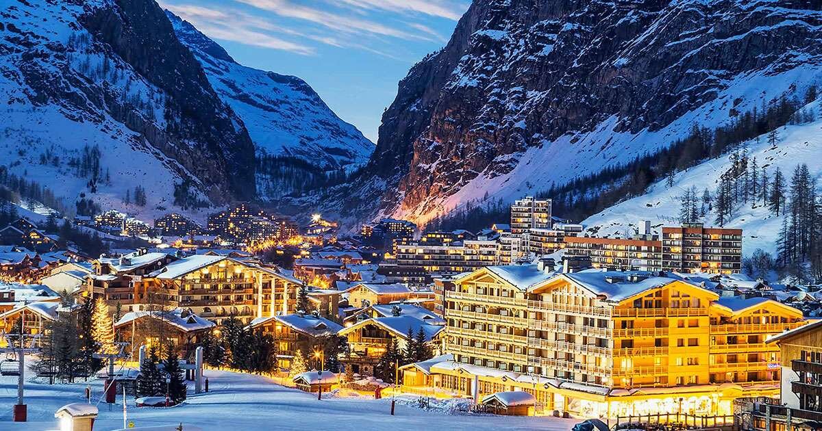 Регионалните и европските скијачки центри „растураат“ со туристи и покрај зголемените цени, македонските скијачки центри тапкаат во место 