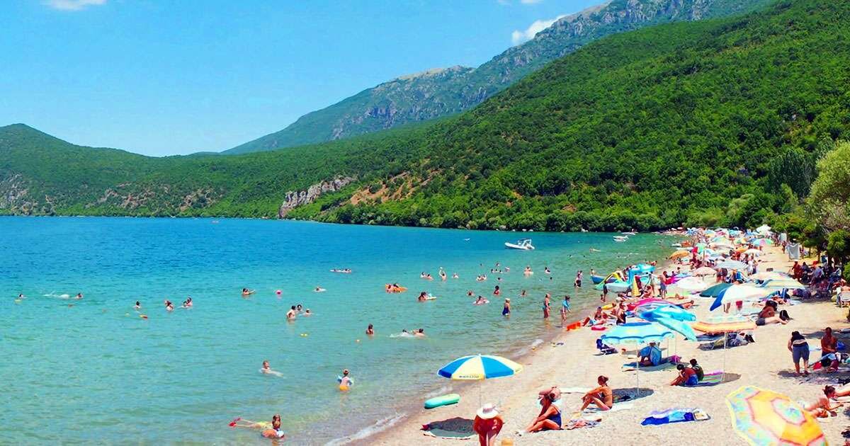 КОМПАРАЦИЈА: Дали живее регионот од туризам?