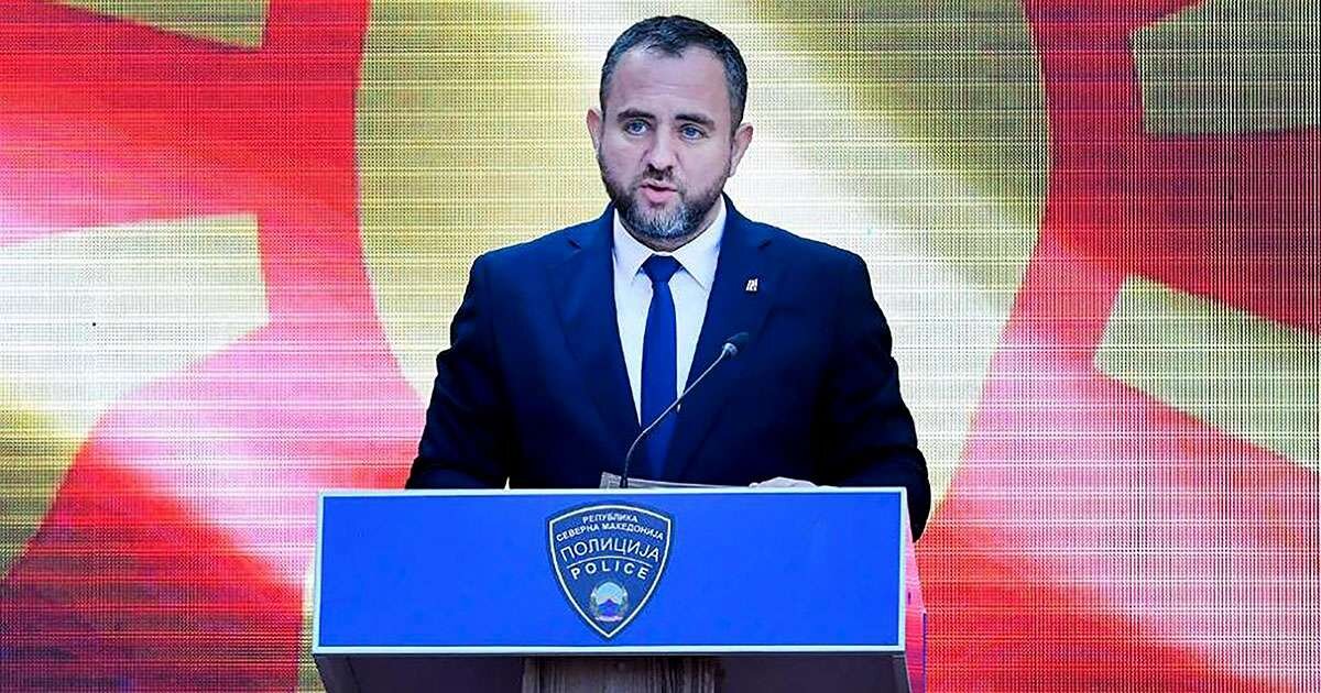 Максималната важност на документите согласно закон е 10 години, па во тој контекст, неразбирливо е зошто е утврден рок за промена од 5 години