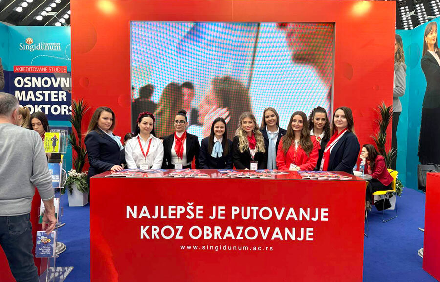 Студентите на штандот на Универзитетот „Сингидунум“.