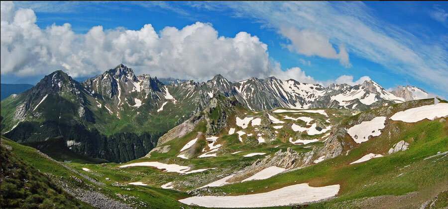Македонија е земја со најмногу планини.