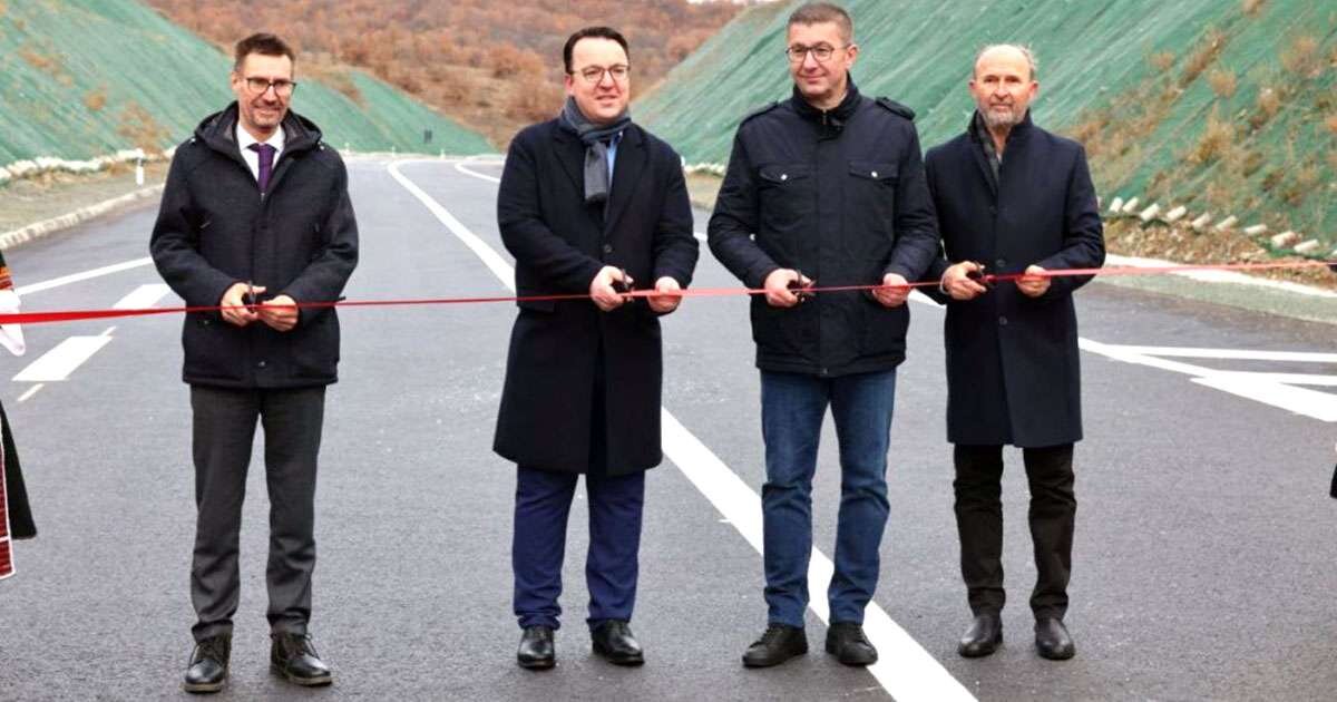 На патот Страцин - Крива Паланка се работеше интензивно.