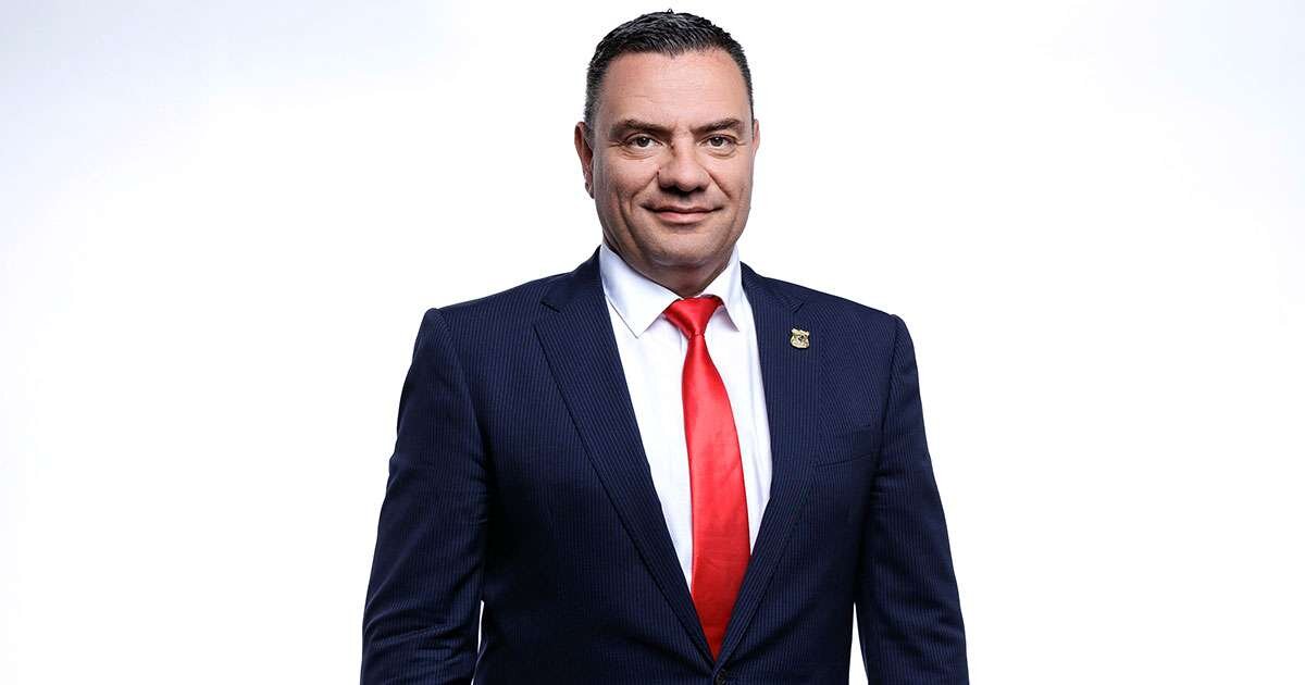 Доц. д-р Дејан Недев, професор на Универзитетот Скопје.