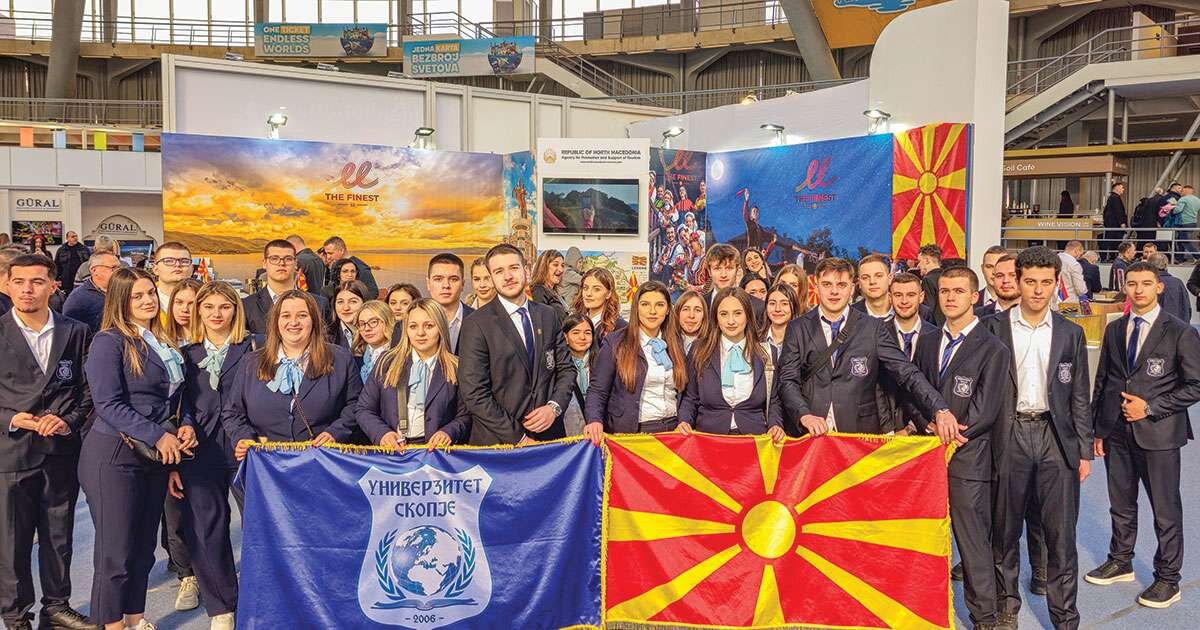 Студентите на македонскиот штанд.