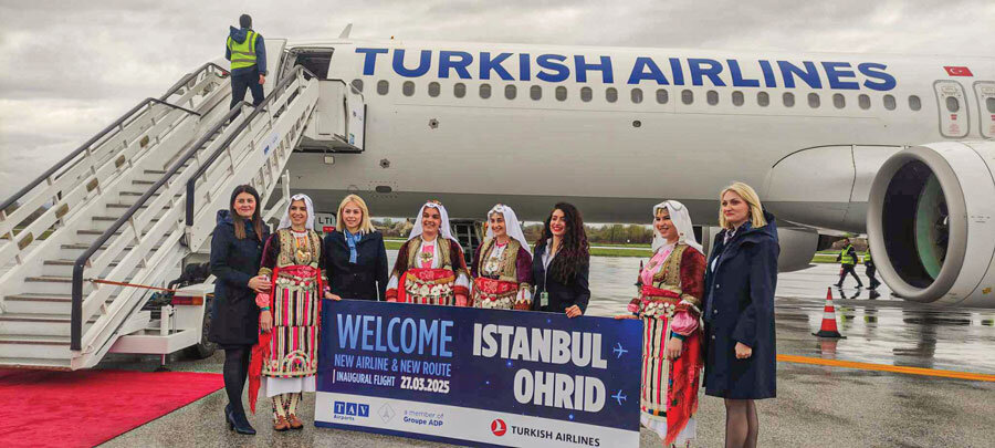 Во Охрид слета првиот авион од Истанбул.