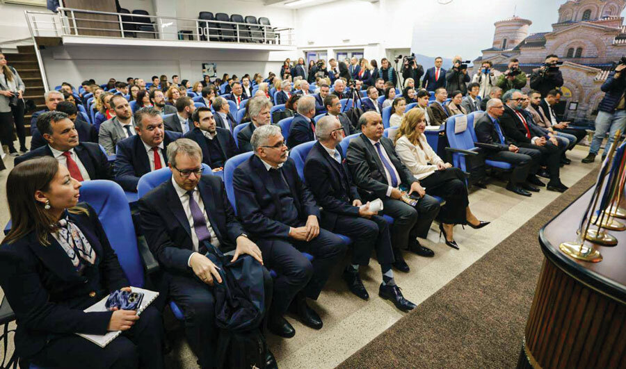 Еминентни личности од академската и политичката сфера учествуваа на дебатата на УТМС.